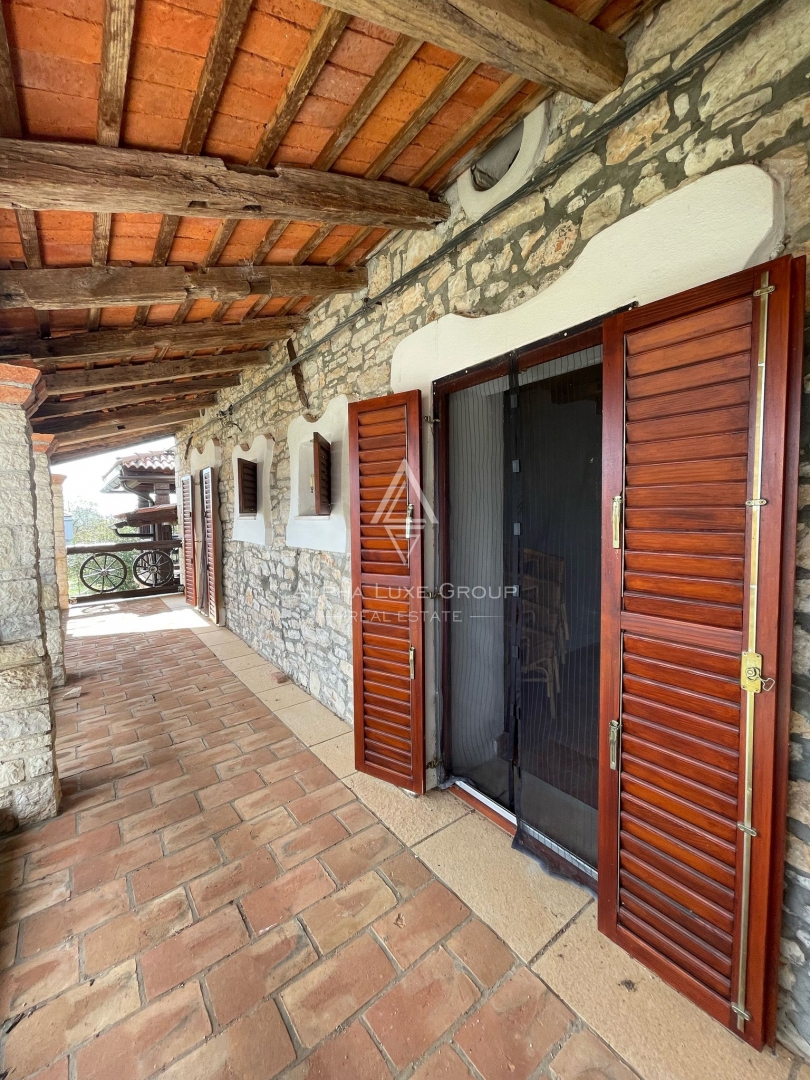 Tar, Istria – Casa in pietra con due appartamenti e giardino