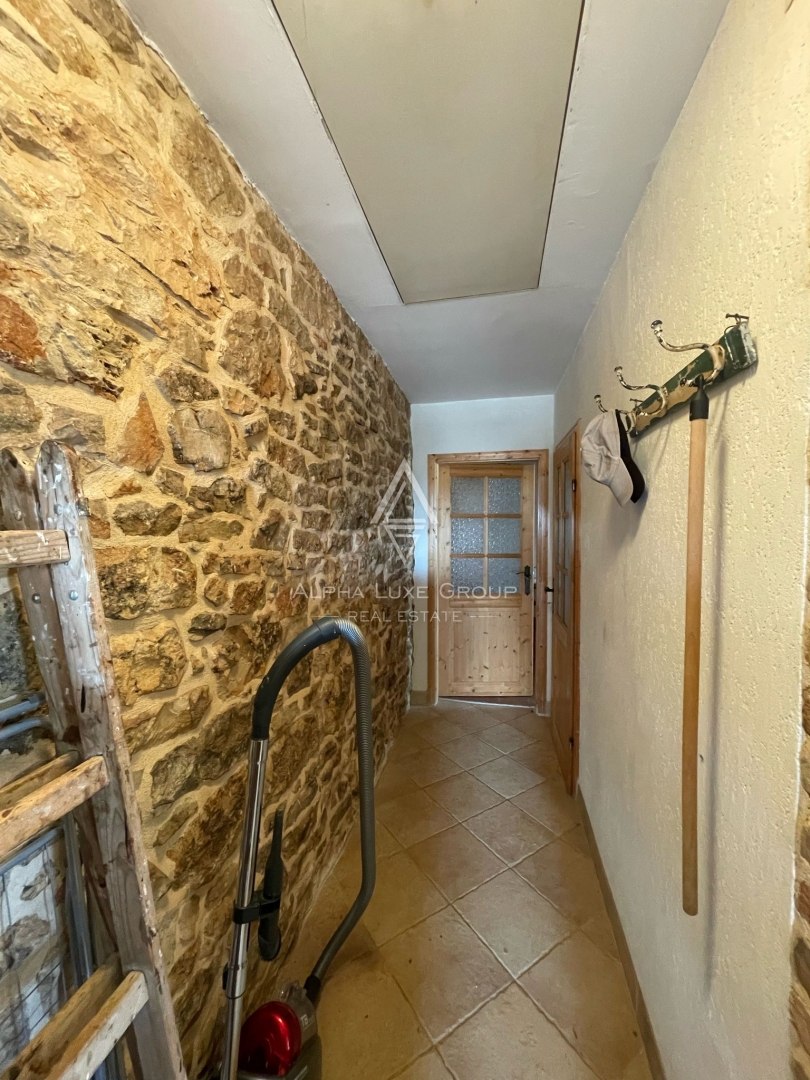 Tar, Istria – Casa in pietra con due appartamenti e giardino