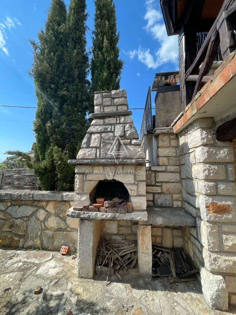 Tar, Istria – Casa in pietra con due appartamenti e giardino