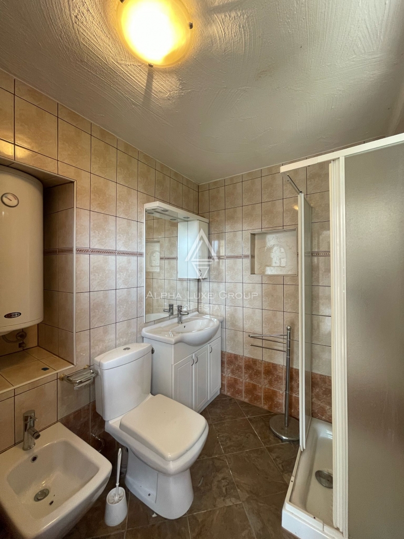 Tar, Istria – Casa in pietra con due appartamenti e giardino
