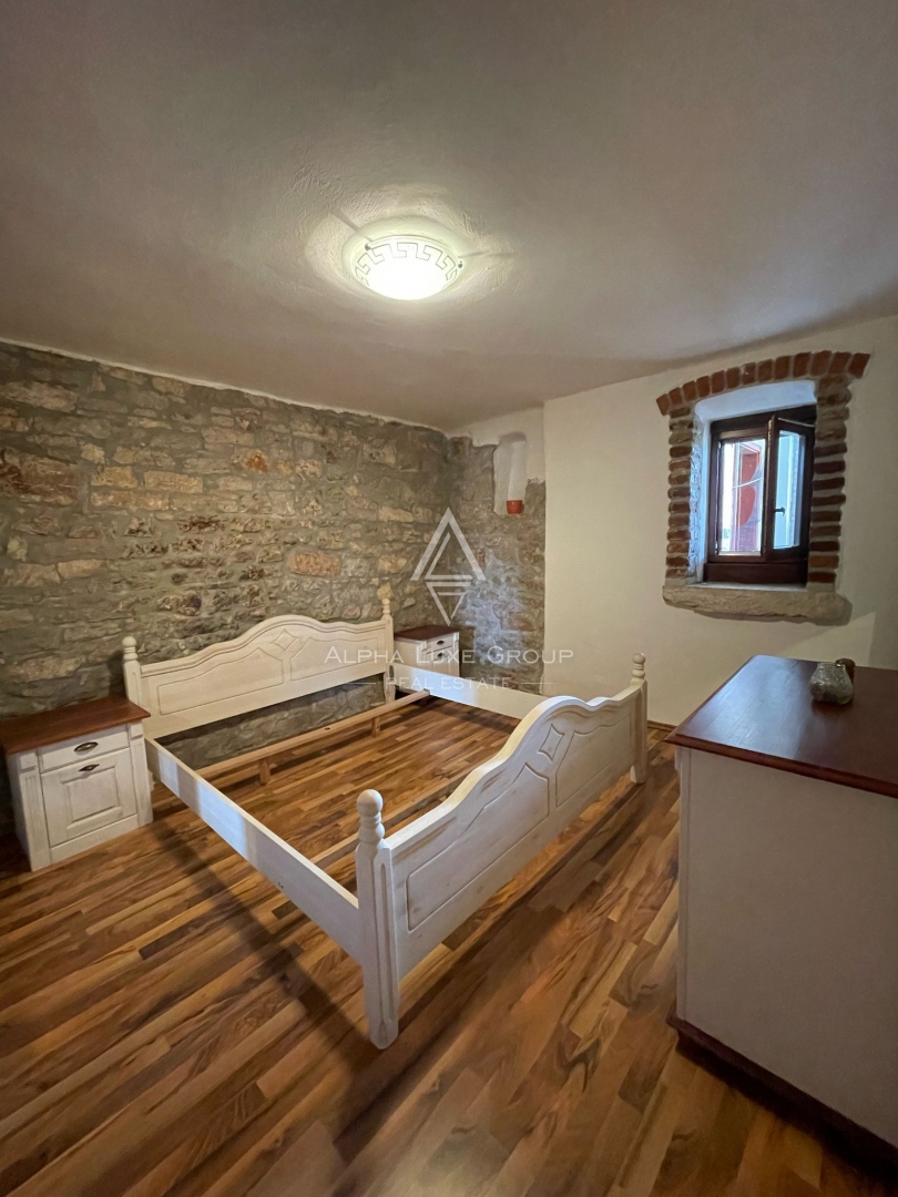 Tar, Istria – Casa in pietra con due appartamenti e giardino