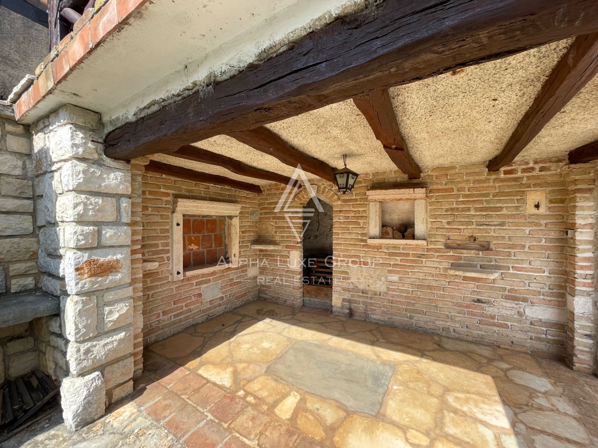 Tar, Istria – Casa in pietra con due appartamenti e giardino