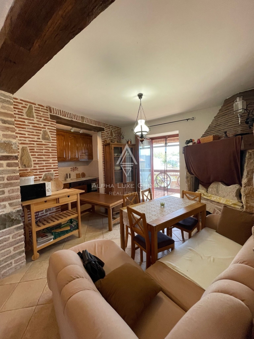 Tar, Istria – Casa in pietra con due appartamenti e giardino