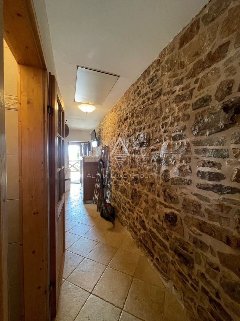 Tar, Istria – Casa in pietra con due appartamenti e giardino