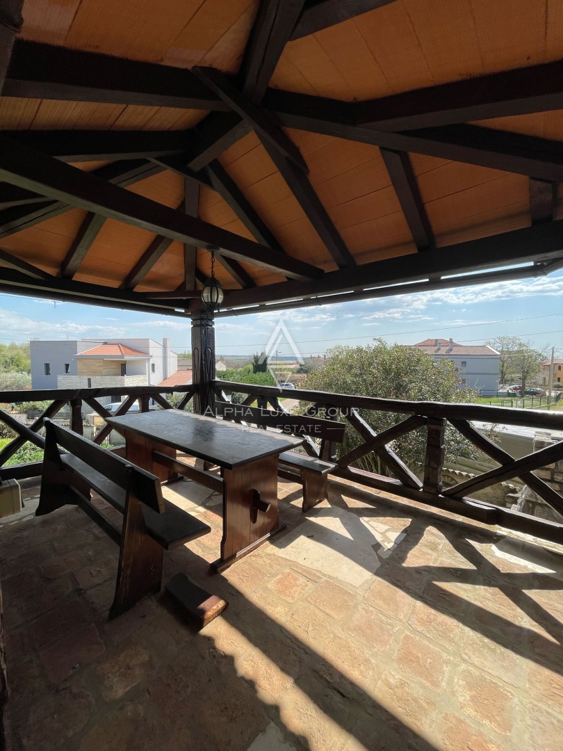Tar, Istria – Casa in pietra con due appartamenti e giardino