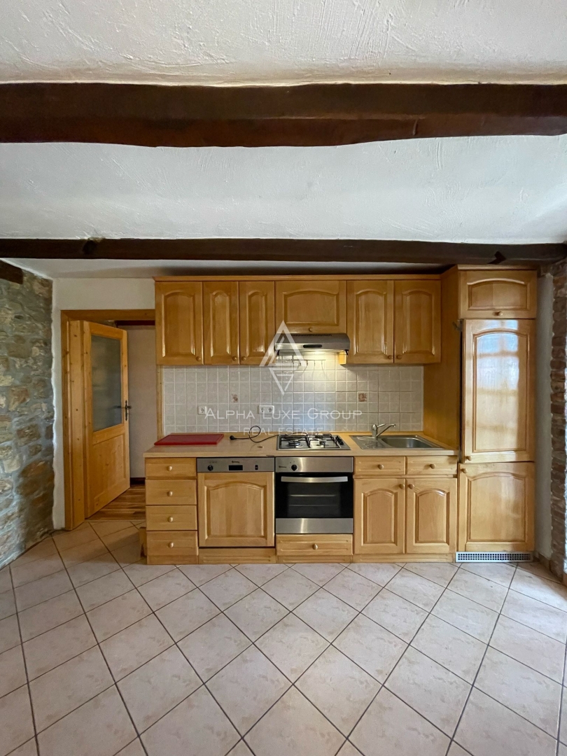 Tar, Istria – Casa in pietra con due appartamenti e giardino