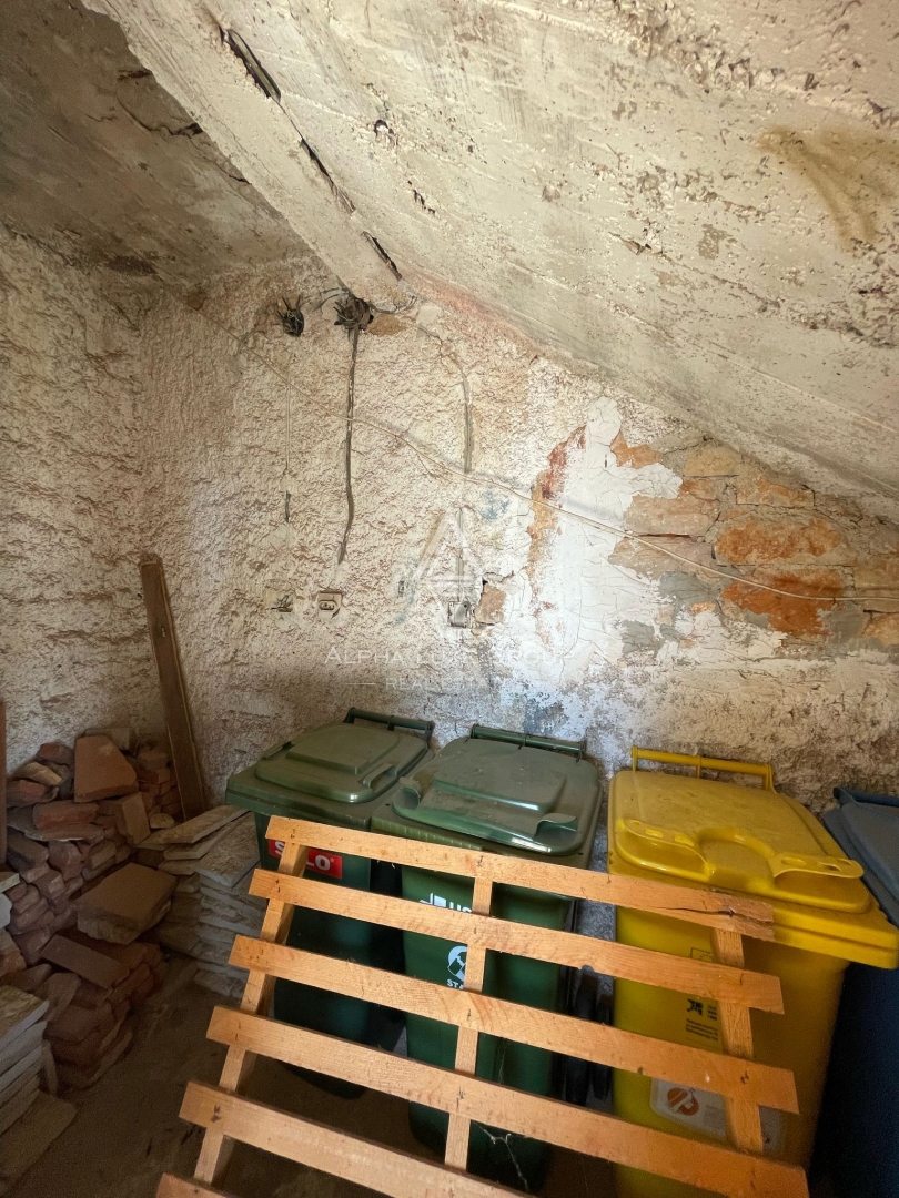 Tar, Istria – Casa in pietra con due appartamenti e giardino