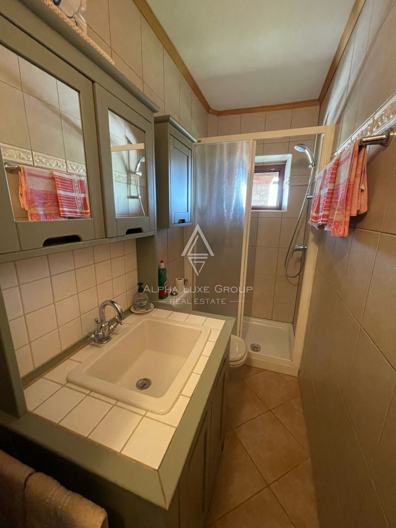 Tar, Istria – Casa in pietra con due appartamenti e giardino