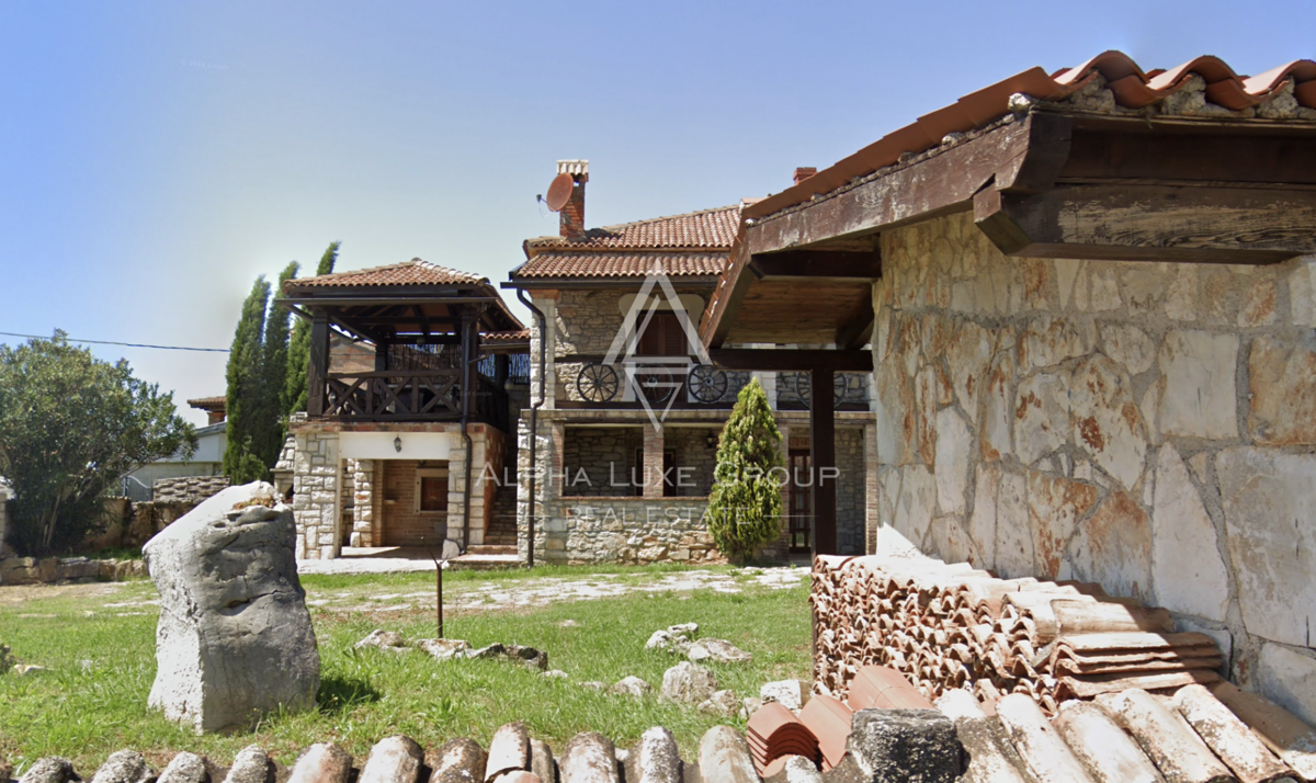 Tar, Istria – Casa in pietra con due appartamenti e giardino