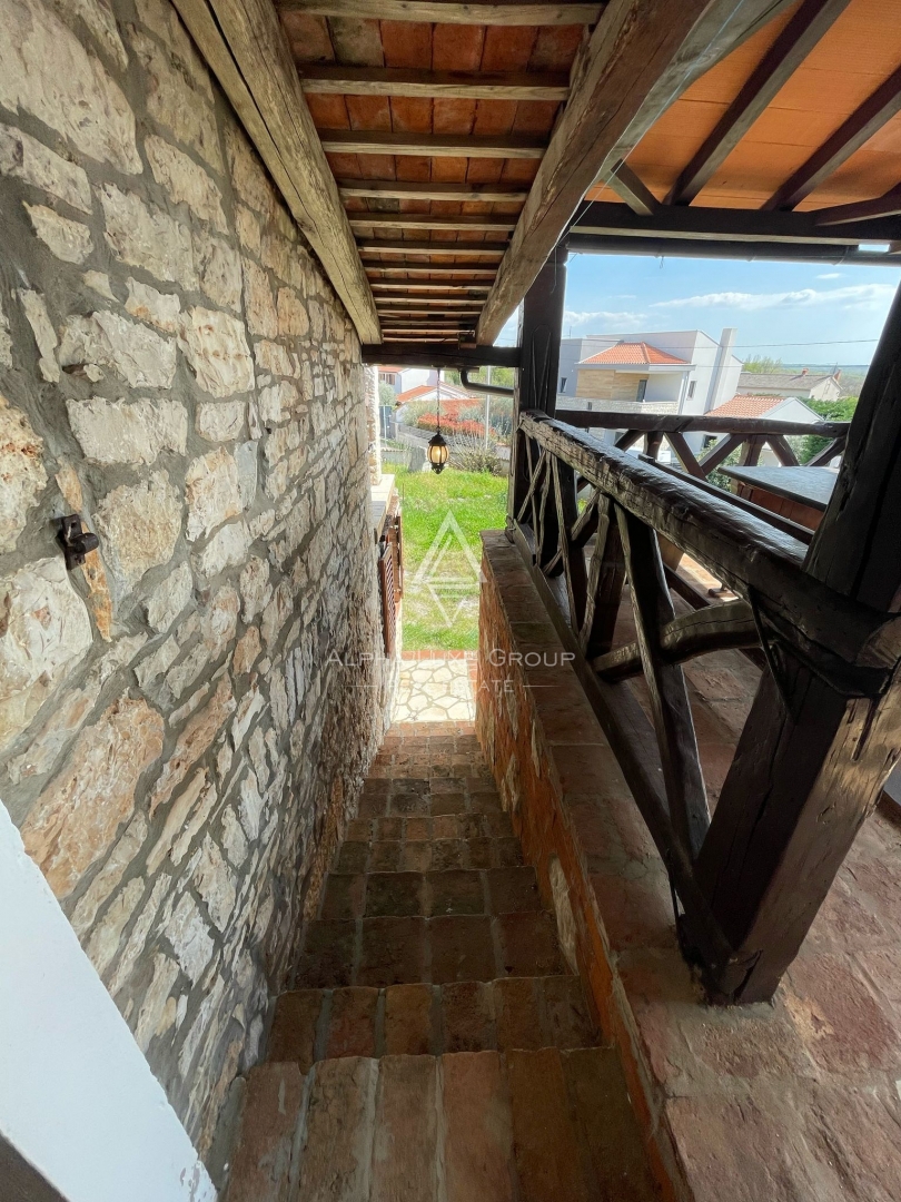 Tar, Istria – Casa in pietra con due appartamenti e giardino