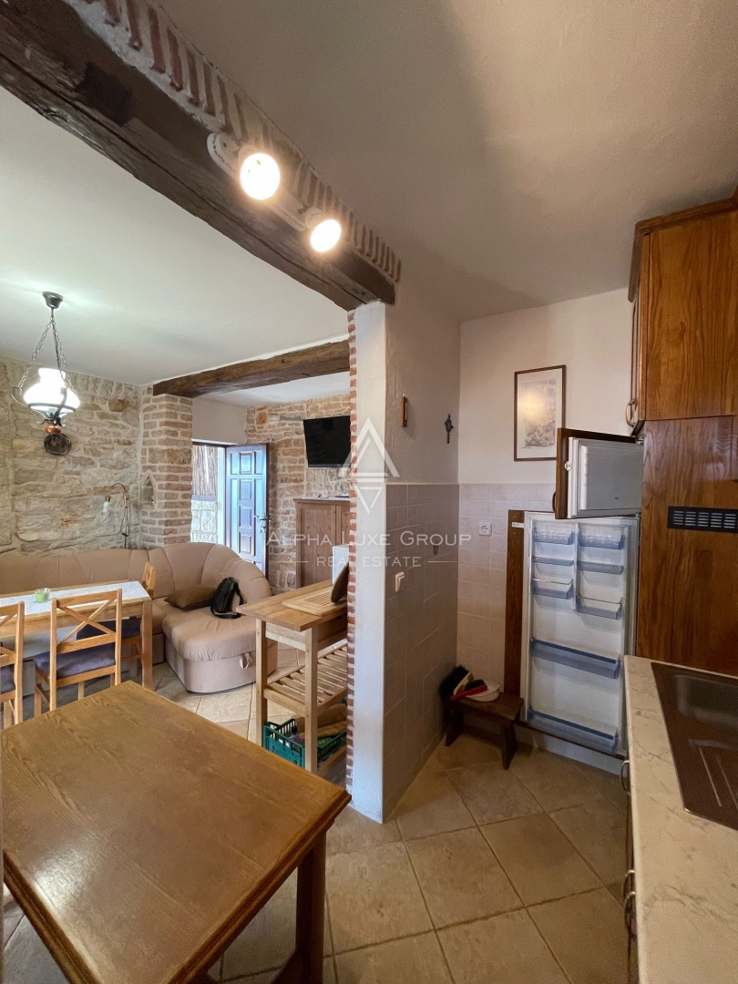 Tar, Istria – Casa in pietra con due appartamenti e giardino