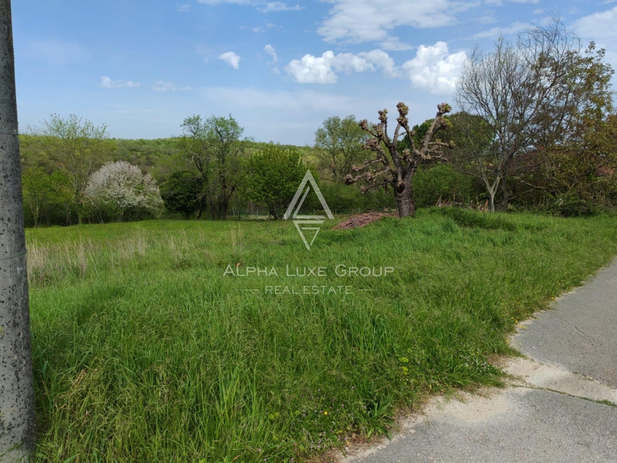 Istria, Buie: Terreno edificabile tranquillo vicino Umago