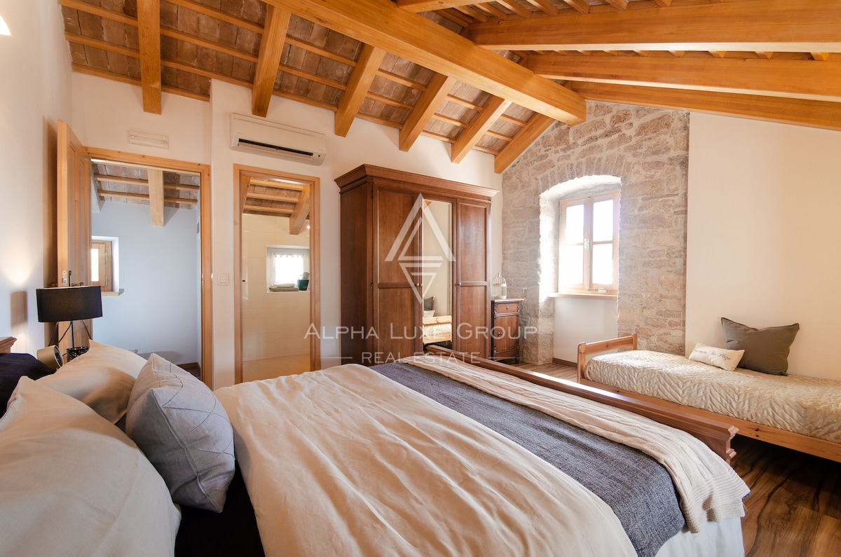 Istria, Rovinj: Villa in pietra con piscina potenziale