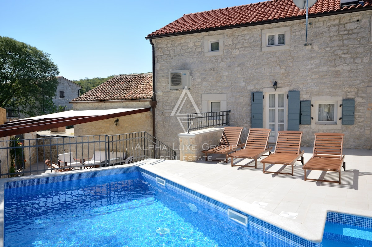 Istria, Rovinj: Villa in pietra con piscina potenziale