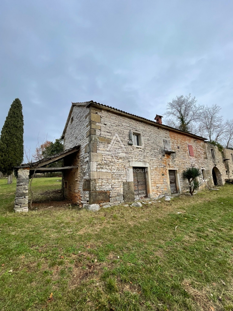 Istria, Oprtalj – Casa in pietra da ristrutturare