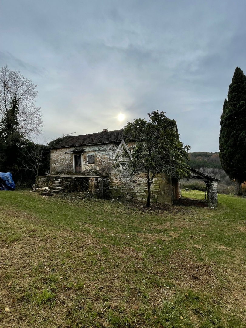 Istria, Oprtalj – Casa in pietra da ristrutturare