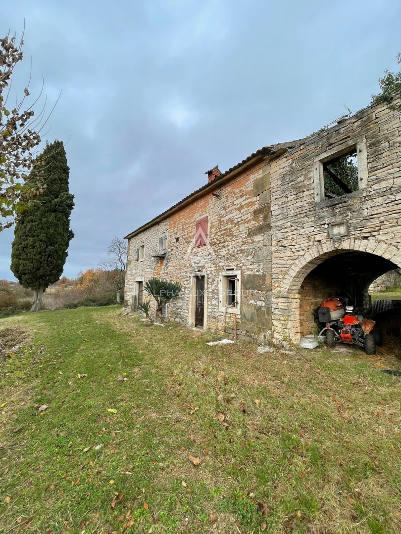 Istria, Oprtalj – Casa in pietra da ristrutturare