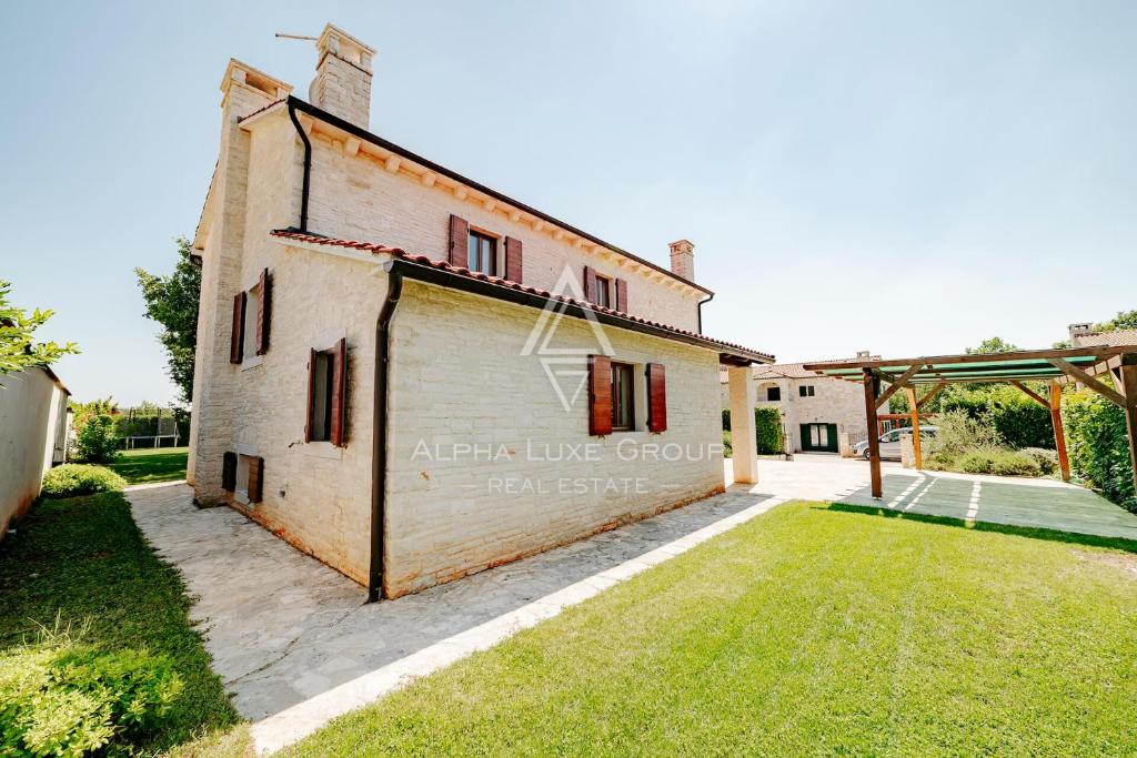 Istria, Višnjan: Incantevole casa rustica con piscina