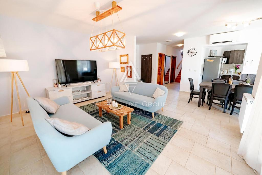 Istria, Višnjan: Incantevole casa rustica con piscina