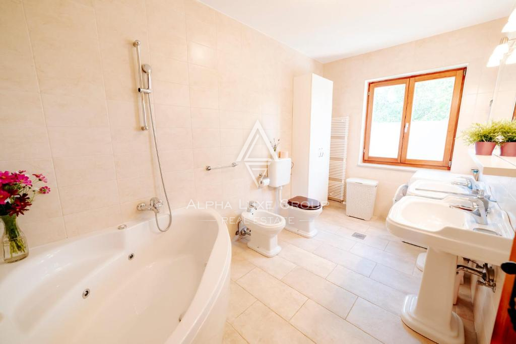 Istria, Višnjan: Incantevole casa rustica con piscina