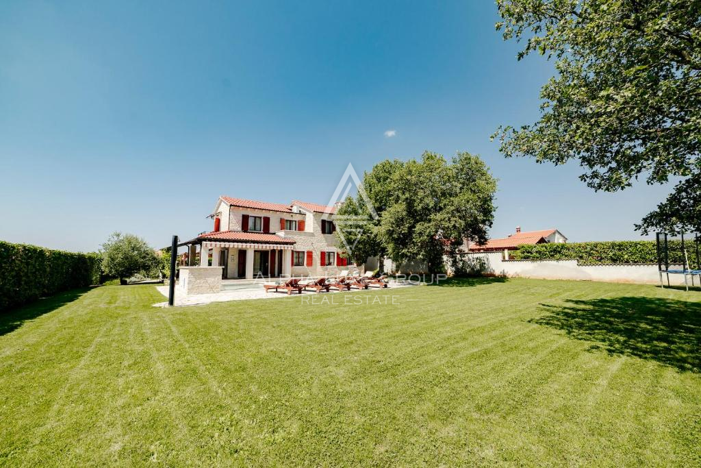 Istria, Višnjan: Incantevole casa rustica con piscina