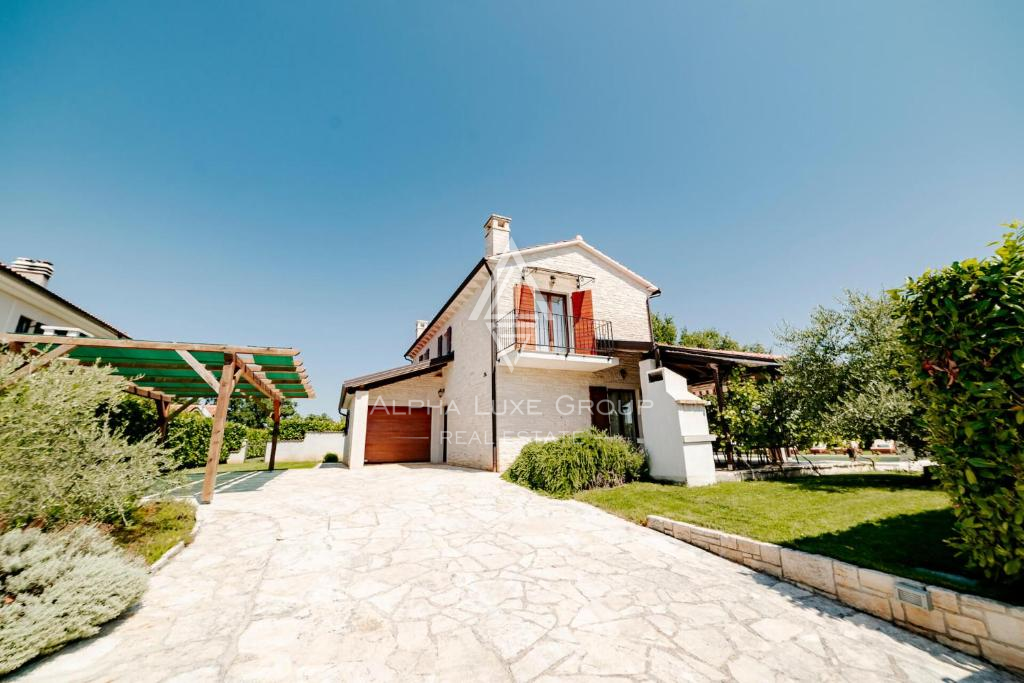 Istria, Višnjan: Incantevole casa rustica con piscina