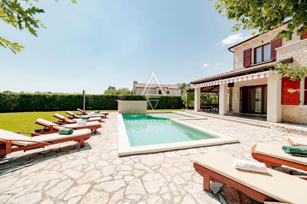 Istria, Višnjan: Incantevole casa rustica con piscina