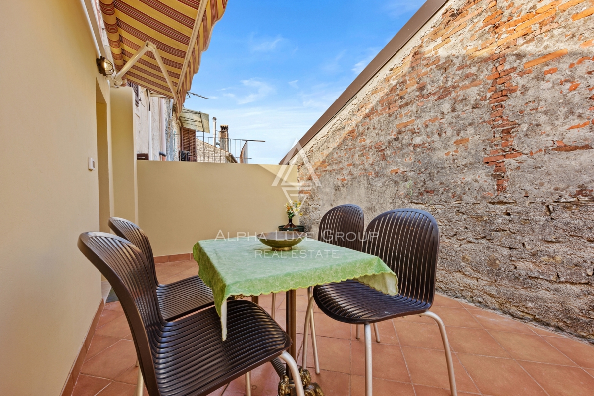 Istria, Buie – casa in pietra ristrutturata con giardino