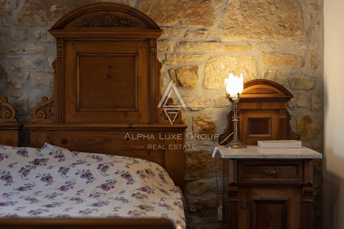 Istria, Buie – casa in pietra ristrutturata con giardino