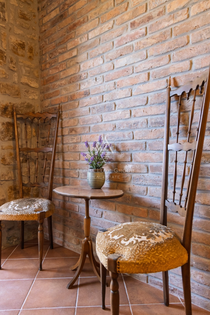 Istria, Buie – casa in pietra ristrutturata con giardino