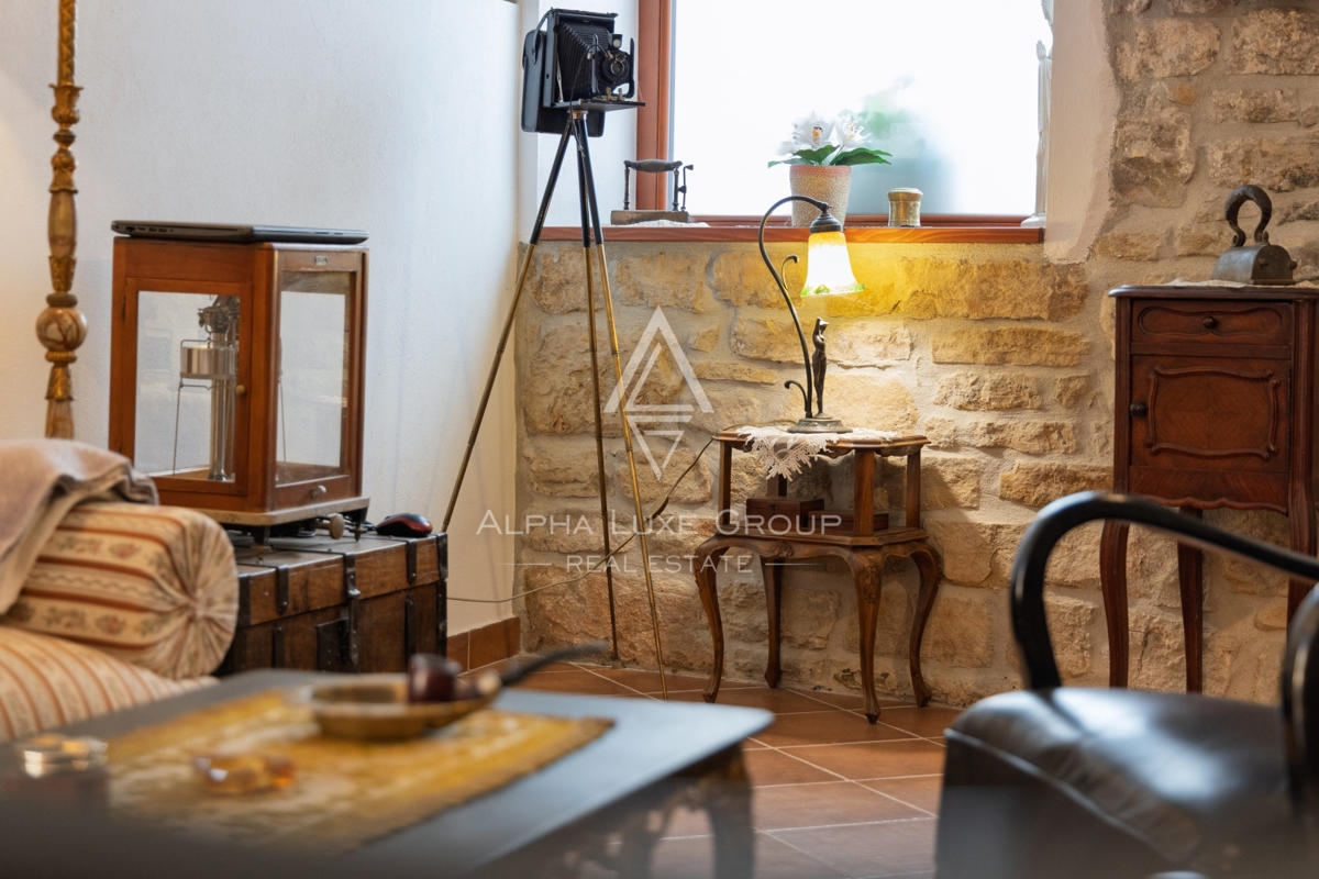 Istria, Buie – casa in pietra ristrutturata con giardino