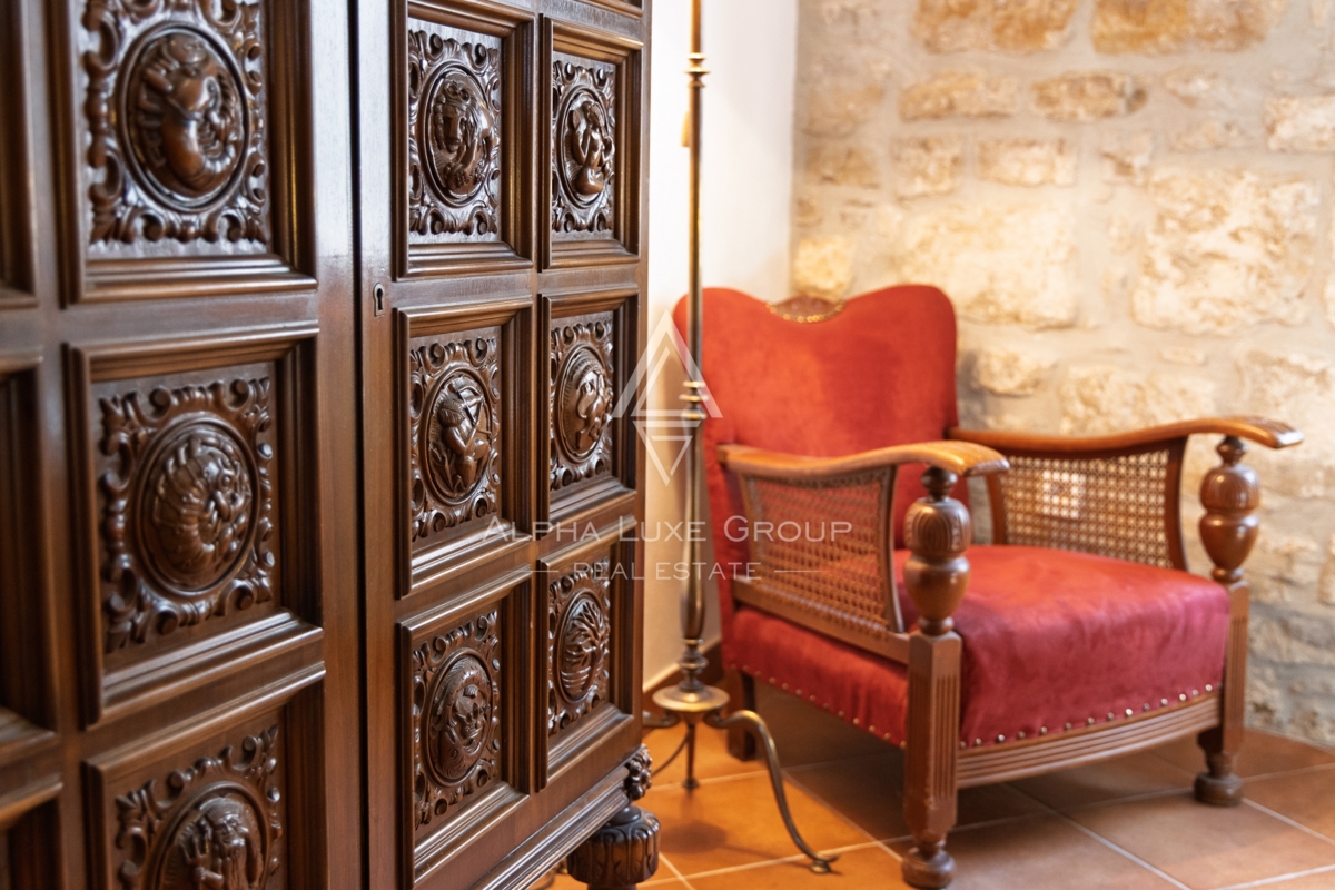 Istria, Buie – casa in pietra ristrutturata con giardino