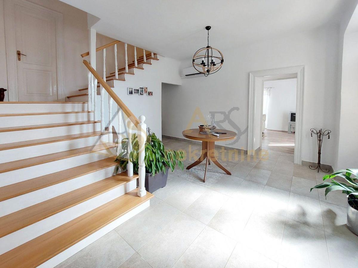 STONE HOUSE WITH BEAUTIFUL GARDEN