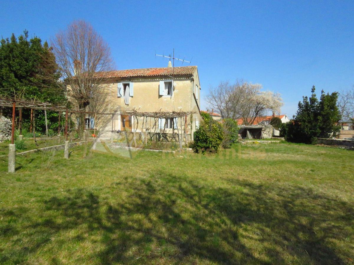 STONE HOUSE WITH BEAUTIFUL GARDEN