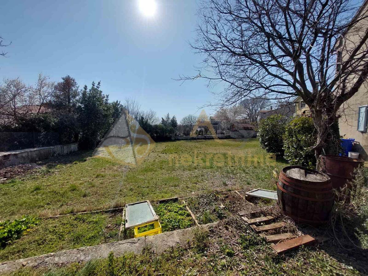 STONE HOUSE WITH BEAUTIFUL GARDEN