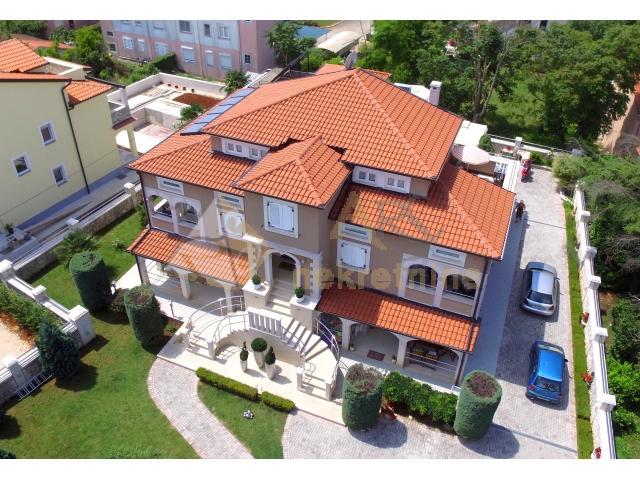 VILA S 10 APARTMANA I BAZENOM