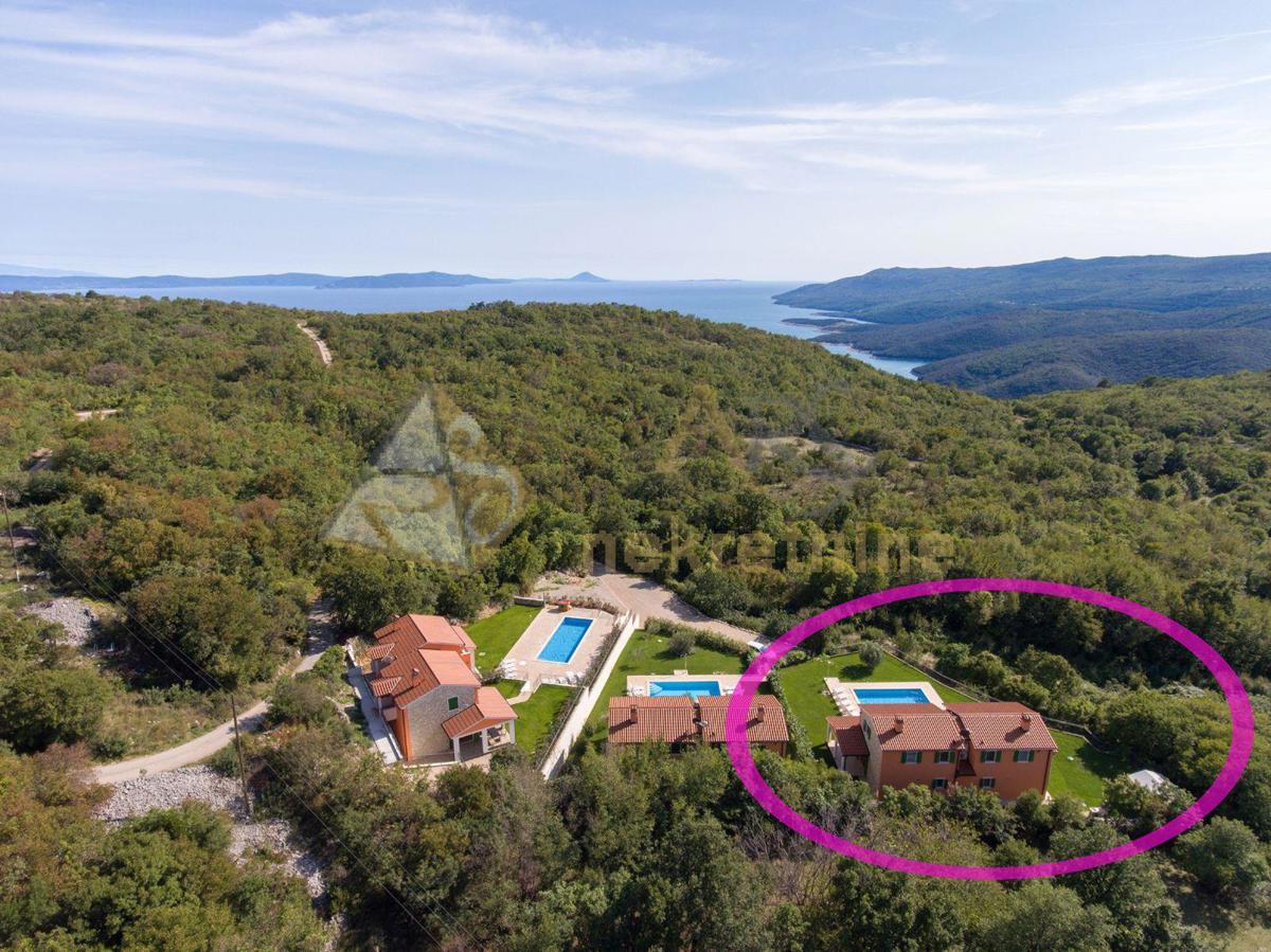DVOJNA KUĆA S BAZENOM I PREDIVNIM PANORAMSKIM POGLEDOM