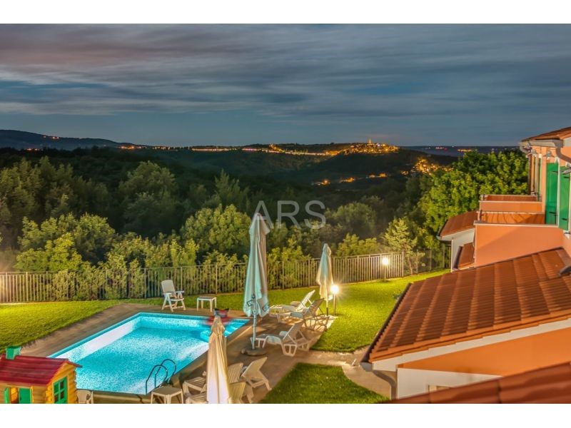 SEMI-DETACHED HOUSE WITH POOL AND BEAUTIFUL PANORAMIC VIEW