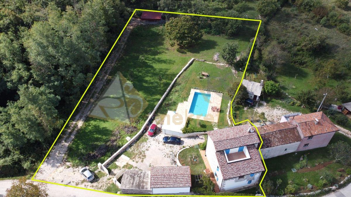 ELEGANTNO OBNOVLJENA KAMENA KUĆA S VELIKIM ZEMLJIŠTEM