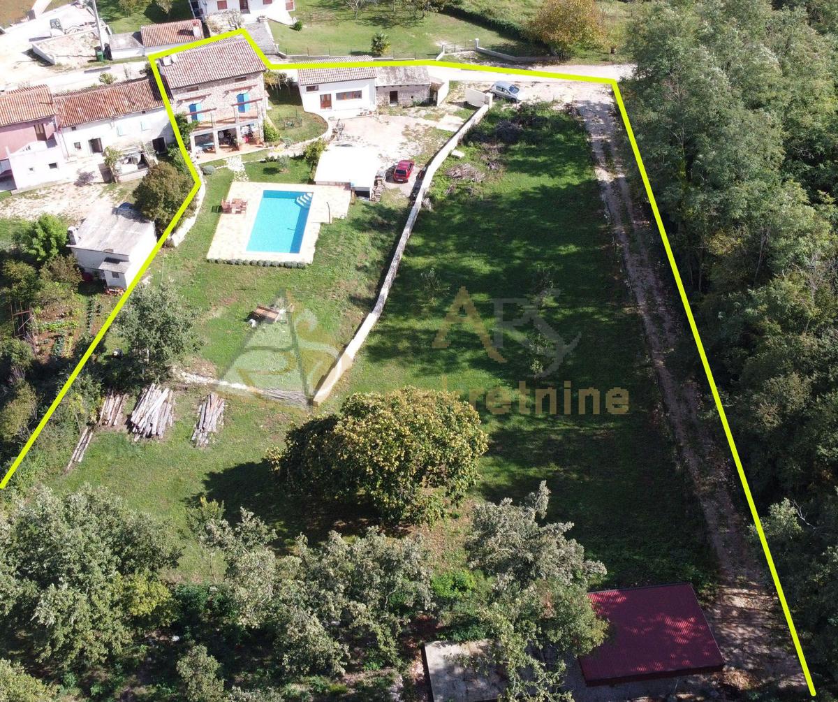 ELEGANTNO OBNOVLJENA KAMENA KUĆA S VELIKIM ZEMLJIŠTEM