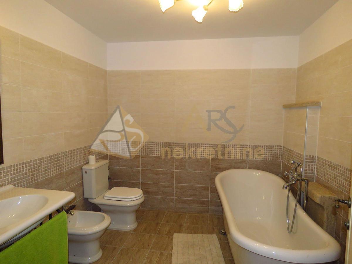 ELEGANTNO OBNOVLJENA KAMENA KUĆA S VELIKIM ZEMLJIŠTEM