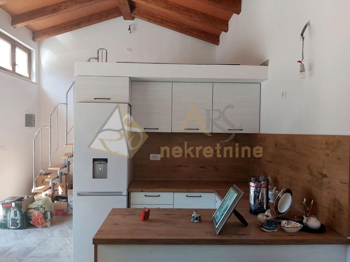 ELEGANTNO OBNOVLJENA KAMENA KUĆA S VELIKIM ZEMLJIŠTEM