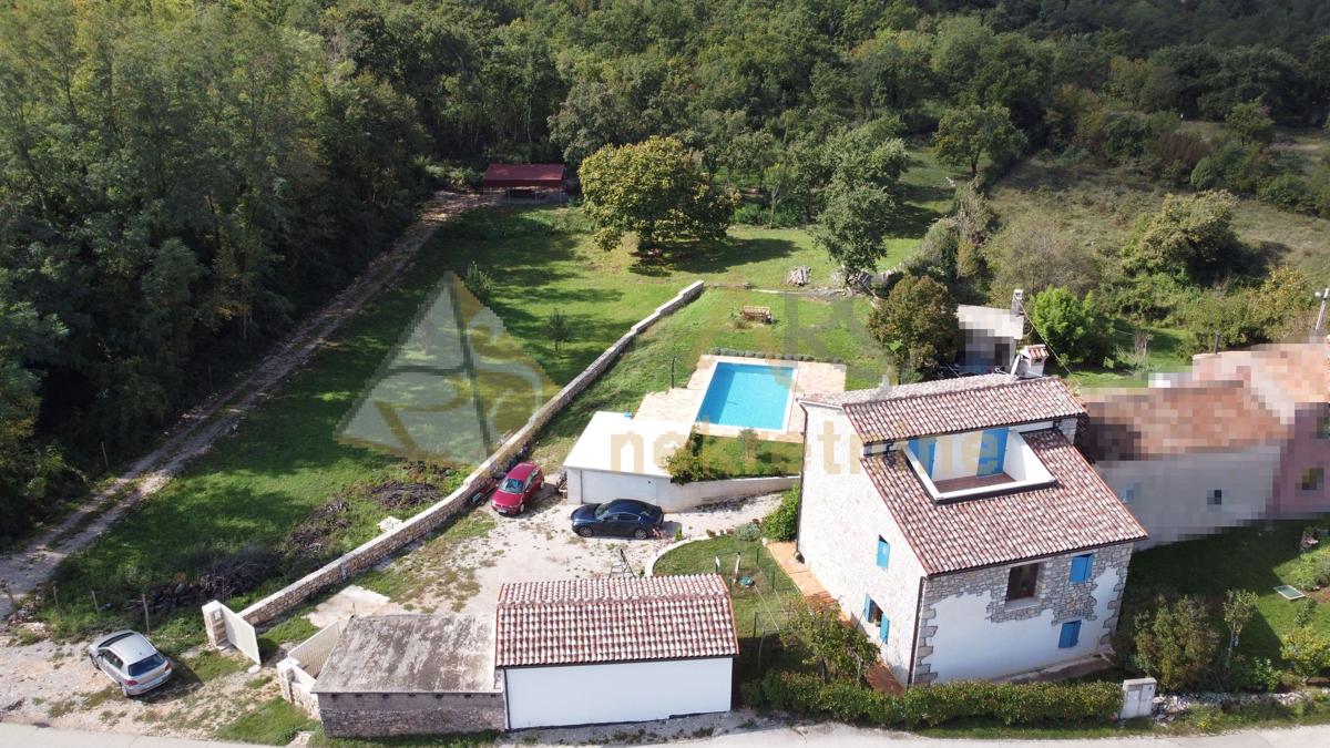 ELEGANTNO OBNOVLJENA KAMENA KUĆA S VELIKIM ZEMLJIŠTEM
