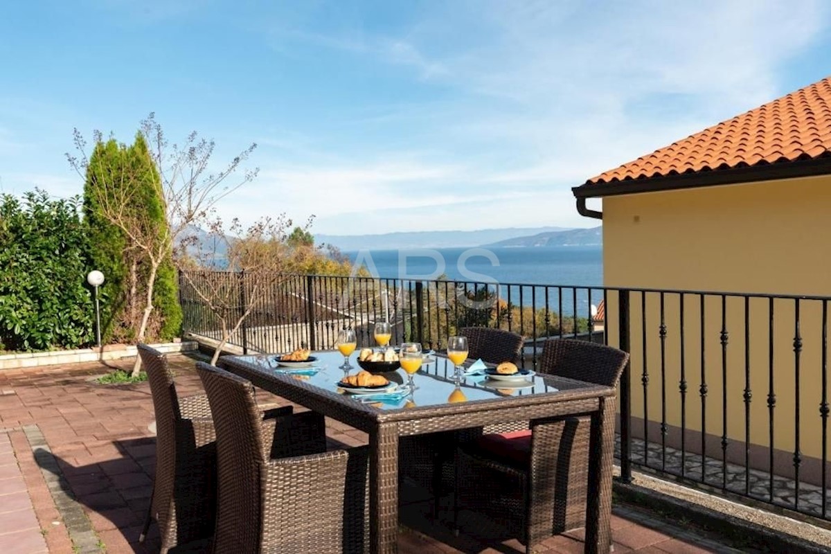 HOUSE NEAR THE SEA WITH A BEAUTIFUL OPEN VIEW