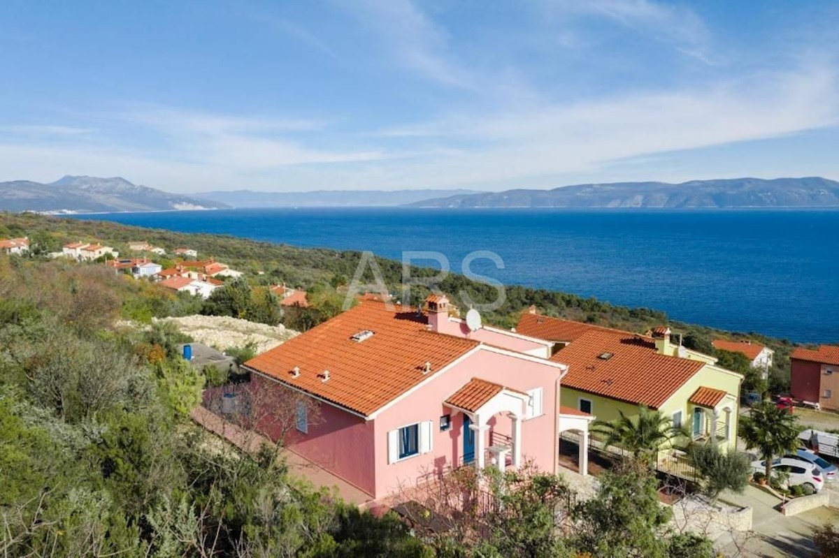 HOUSE NEAR THE SEA WITH A BEAUTIFUL OPEN VIEW