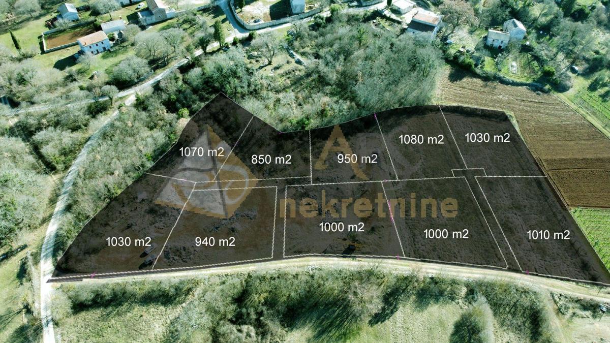 VIŠE GRAĐEVINSKIH PARCELA NA PRODAJU OD 940 - 1080 M2