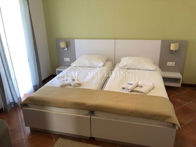 ISTRIA, POLA, dintorni - moderno appartamento al piano terra a 150 metri dal mare