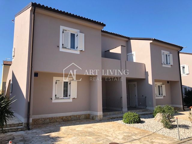 ISTRIA, POLA, dintorni - moderno appartamento al piano terra a 150 metri dal mare