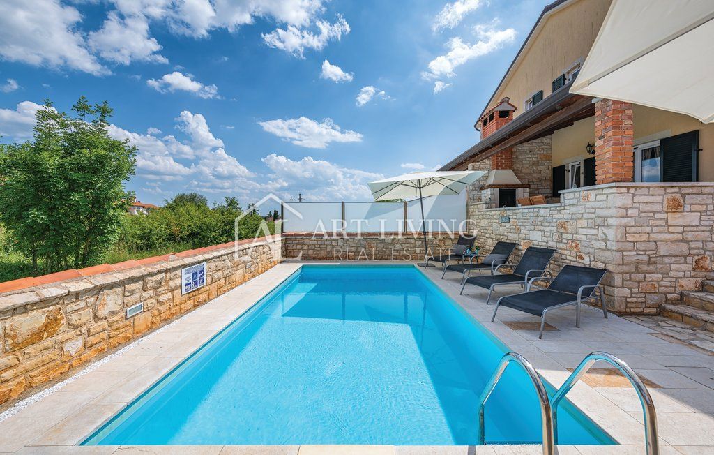 Umago - dintorni, villa bifamiliare con piscina, a 300 m dal mare, posizione TOP