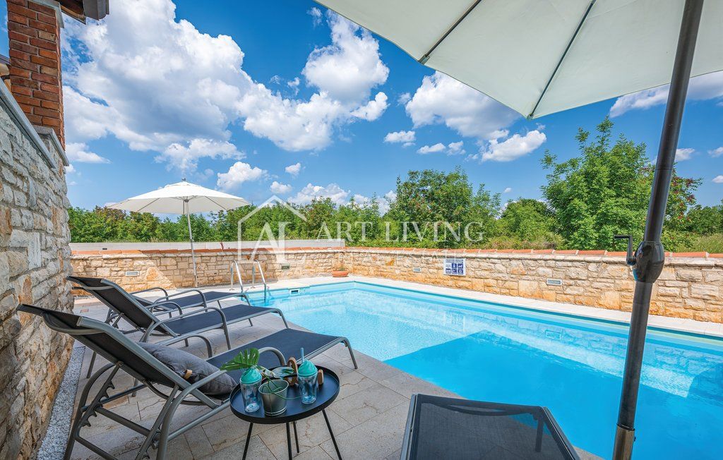 Umago - dintorni, villa bifamiliare con piscina, a 300 m dal mare, posizione TOP
